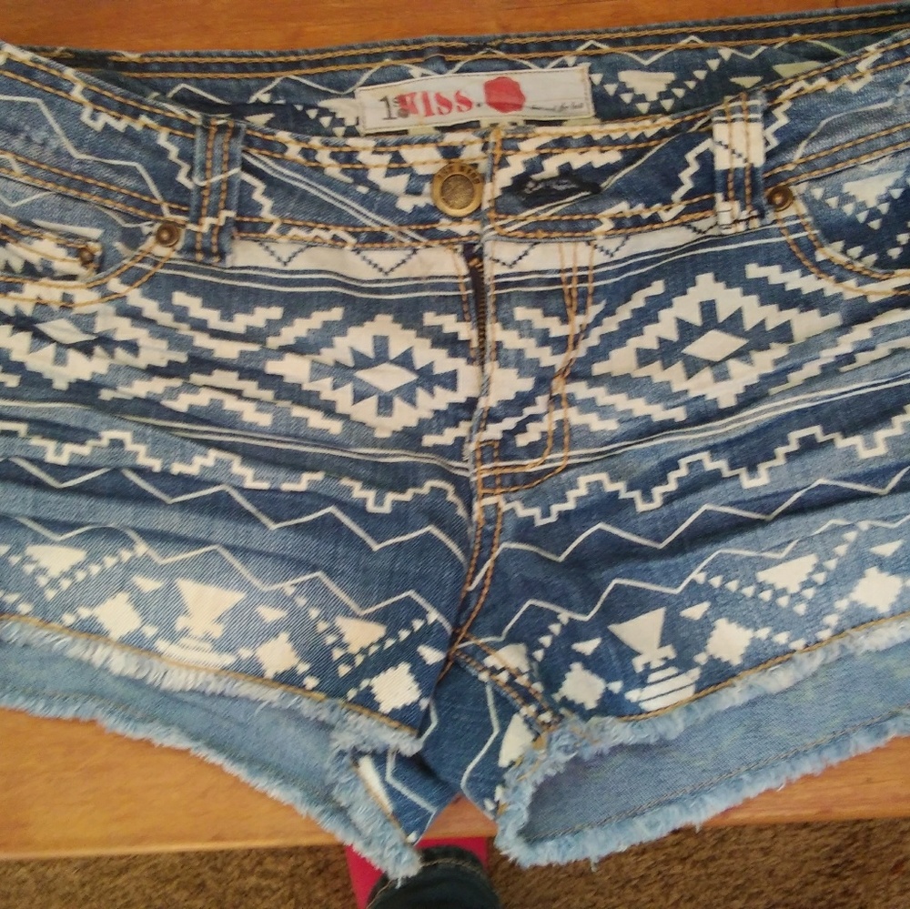 Shorts - Picture 2 of 3
